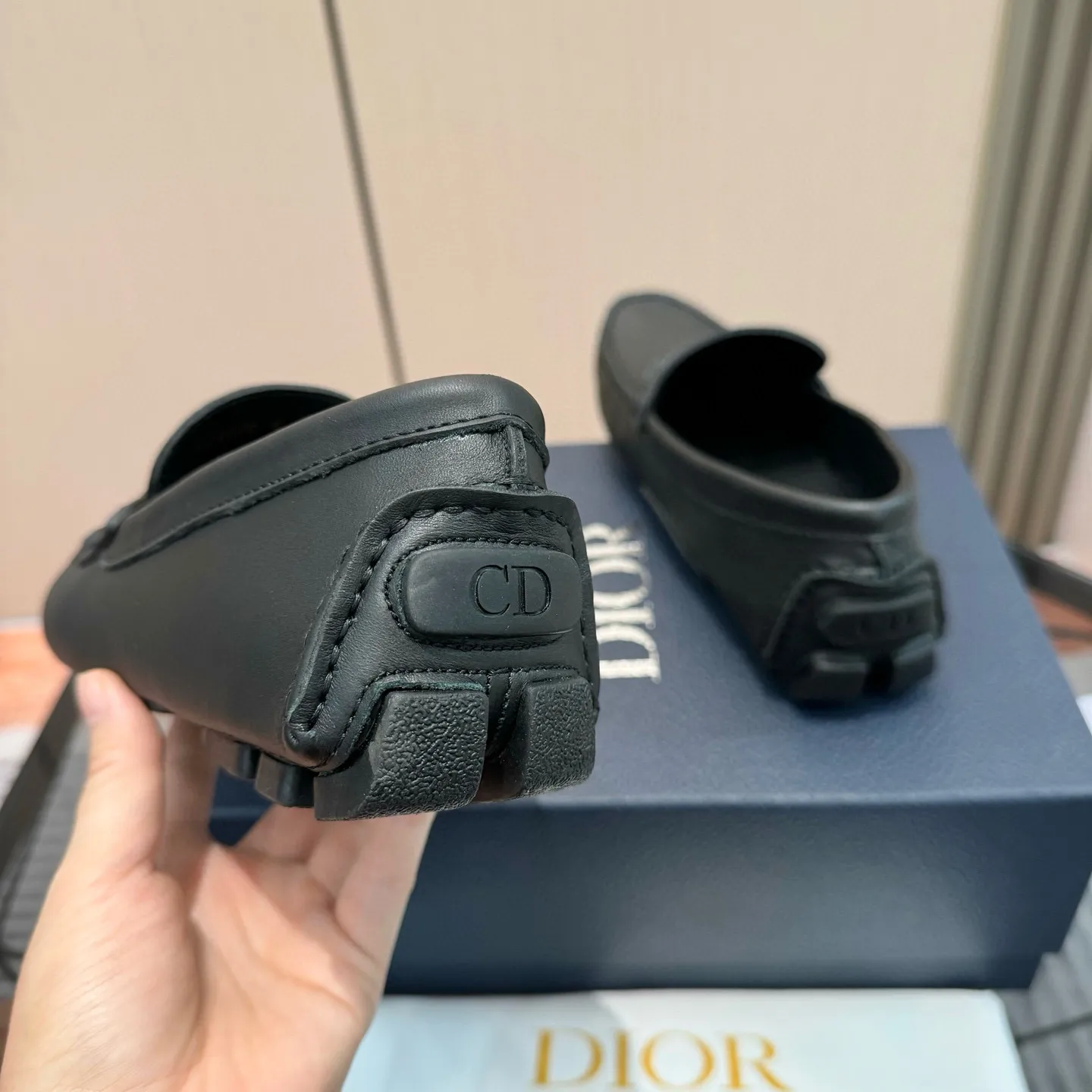 Men's shoes: 580💰 (Niu Li) (Dior Doudou shoes) Exclusive new model Official website new model The upper is made of high-quality imported calf, the color is delicate, and the luxurious texture flows. Tailor-made for exquisite men, creating a noble aura. Delicate and smooth lines. Cowhide lining. Size: 38-44, 45 customized. Outdoor driving shoes for experienced drivers🚗